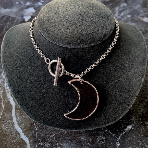 Dark Red resin & glitter crecent moon steel choker - Picture 6 of 9